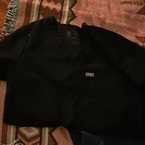 FIGS Black Catarina Top